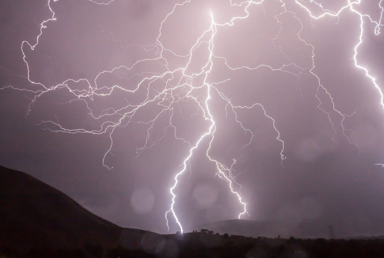 La relatividad de las bajadas de la luz