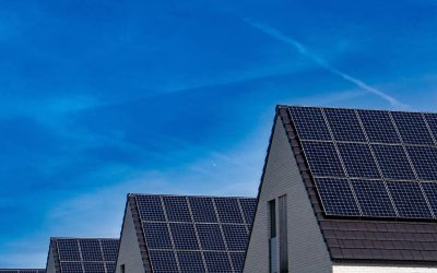 ¿Qué pasa con la electricidad que generan los paneles solares en vacaciones?